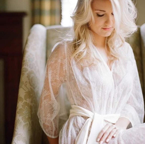 Ivory Lace Bridal Robe - Picture 3 of 4